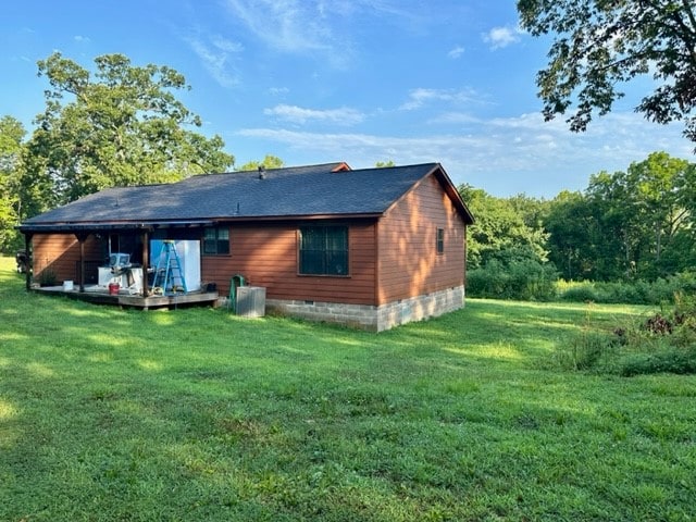 rear view of house featuring a yard