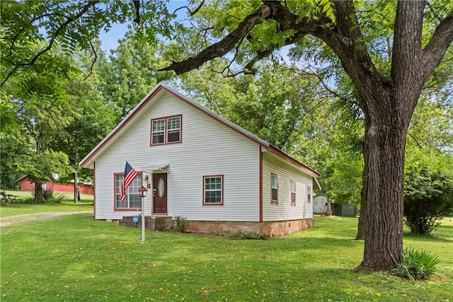 view of front of home featuring a front yard