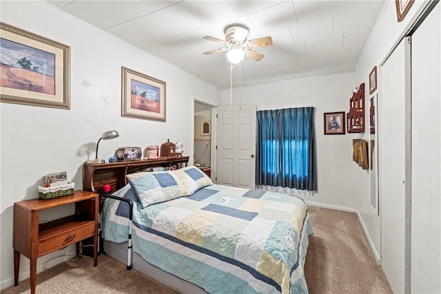 bedroom with crown molding, a closet, carpet flooring, ceiling fan, and baseboards