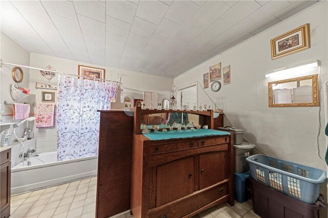 full bathroom featuring vanity, toilet, and shower / tub combo with curtain