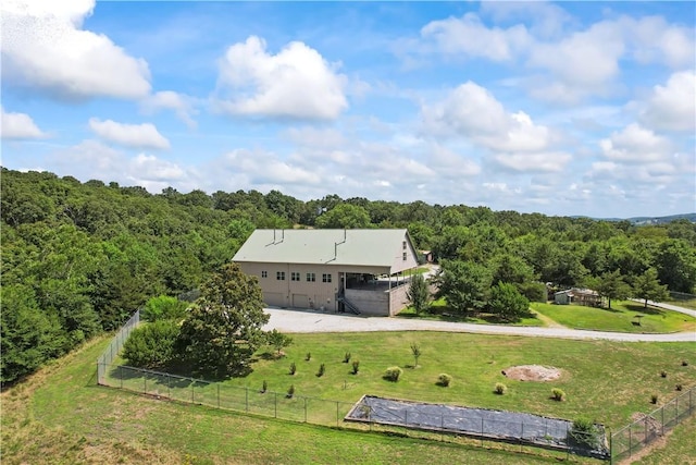 bird's eye view with a view of trees