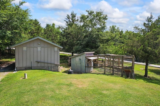 view of yard featuring exterior structure and an outdoor structure