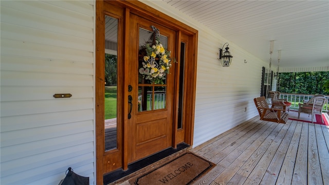 property entrance with covered porch