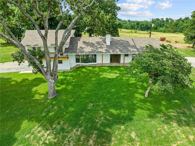 view of front of home with a front lawn