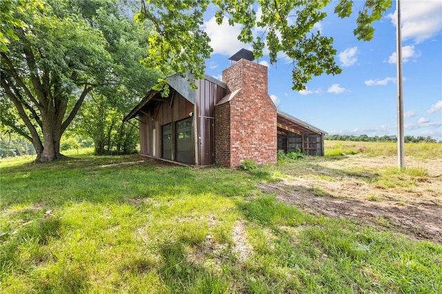 view of side of property with an outbuilding