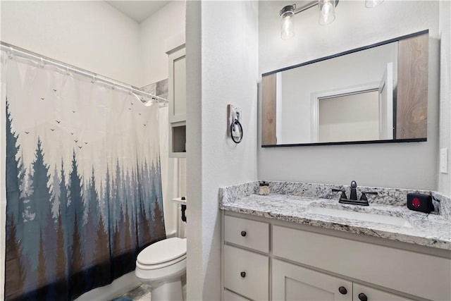 full bathroom with shower / bath combo with shower curtain, vanity, and toilet