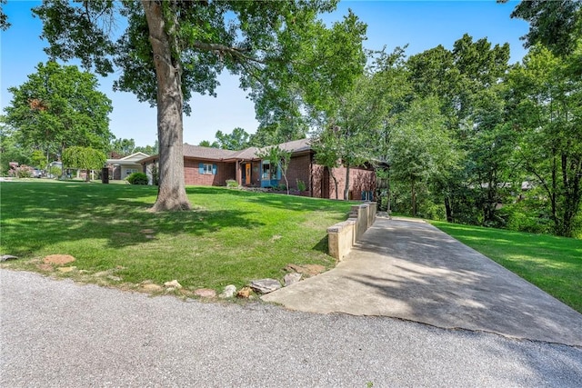 single story home featuring a front yard