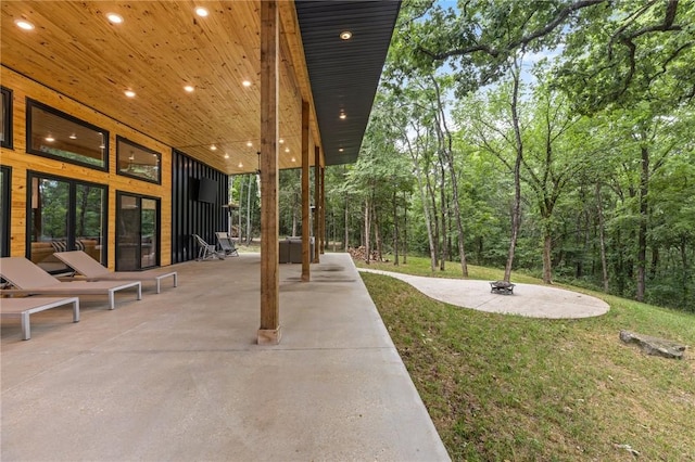 view of patio featuring an outdoor fire pit