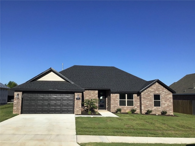 view of front facade with a garage and a front yard