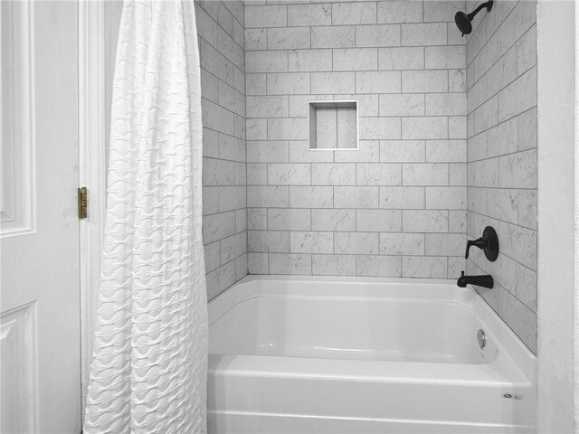 bathroom with shower / tub combo