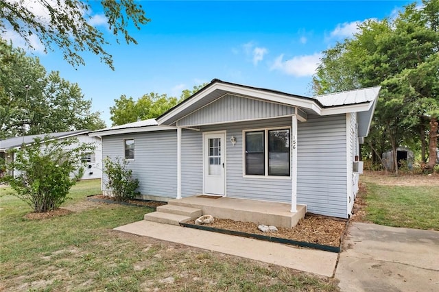156 Main, Colcord, OK 74338 - ranch-style house featuring a front lawn, metal roof, and covered porch
