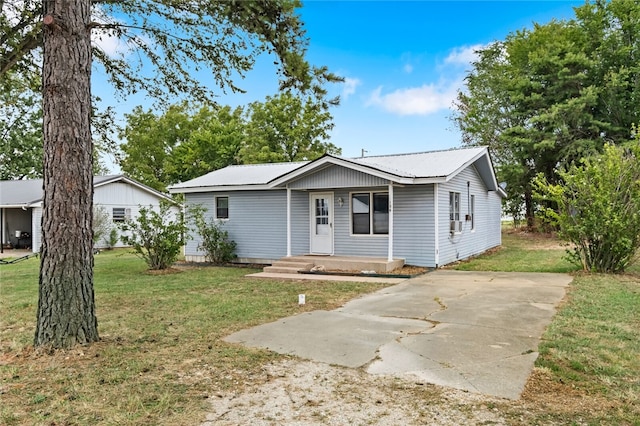 view of front of house with a front yard