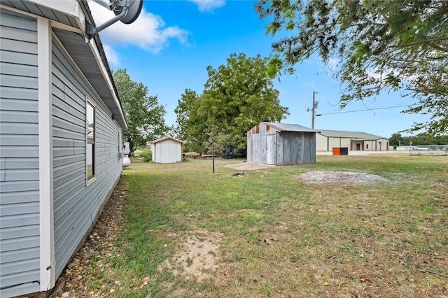 view of yard with a storage unit