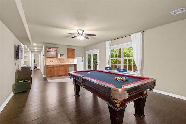 recreation room featuring ceiling fan, wood-type flooring, and billiards