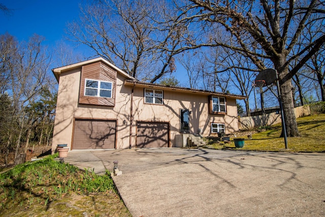 view of front of home featuring a garage and a front yard