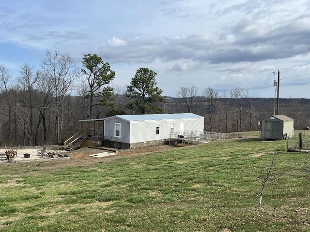 view of yard with a storage unit