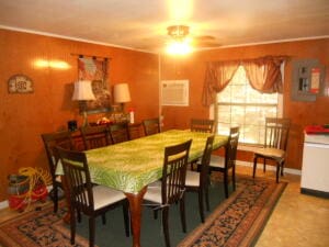 dining space with ceiling fan