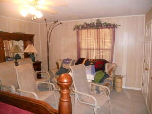 dining area with ceiling fan