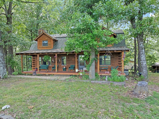 cabin with a front yard and covered porch