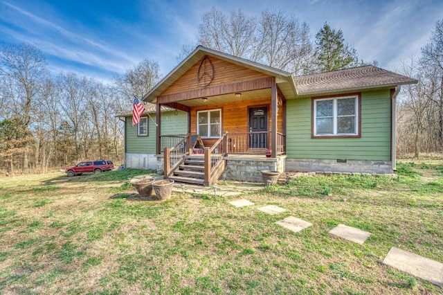 view of front of house featuring crawl space, a shingled roof, a front lawn, and a porch