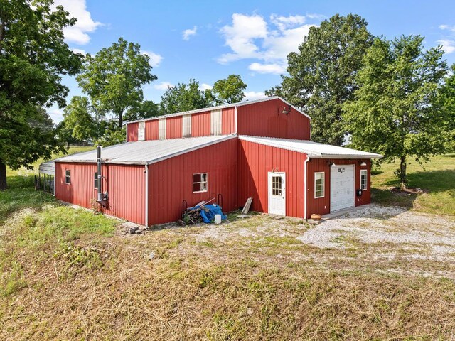 view of outdoor structure with a yard