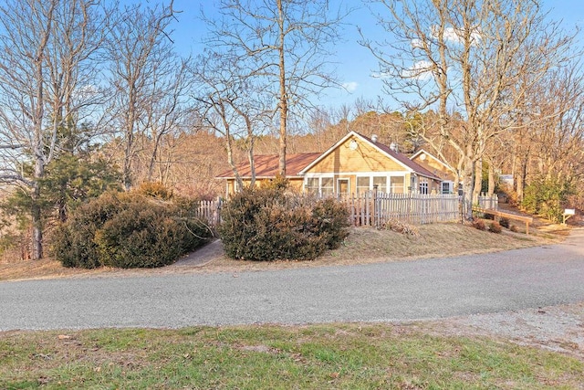 exterior space featuring a fenced front yard