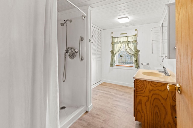 bathroom with vanity, wooden ceiling, crown molding, a shower with shower curtain, and hardwood / wood-style flooring