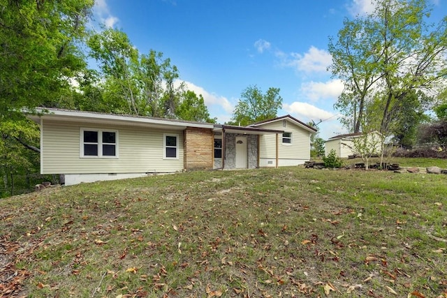 view of front facade with a front yard