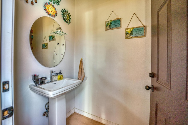 bathroom featuring sink