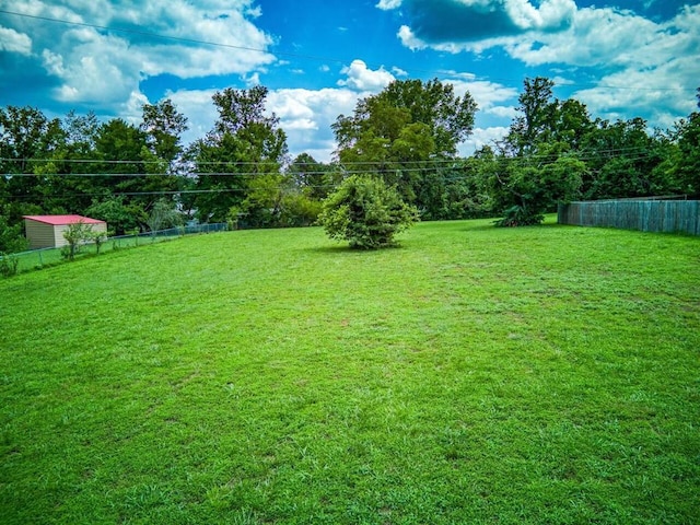 view of yard featuring fence