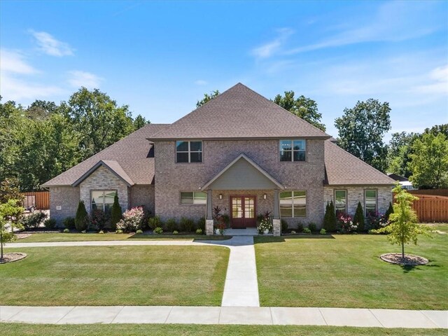 view of front of house featuring a front yard