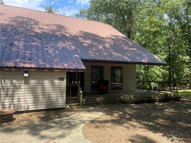 view of front of home featuring a patio