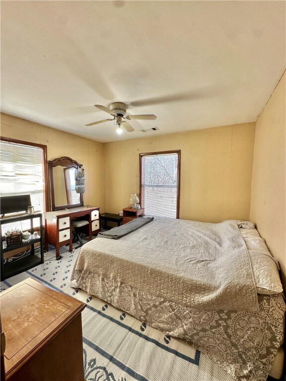 bedroom featuring ceiling fan and light colored carpet