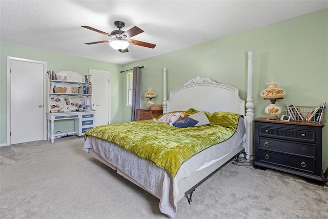 bedroom featuring ceiling fan, a textured ceiling, and carpet