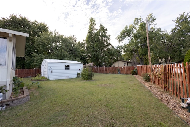 view of yard featuring a storage shed