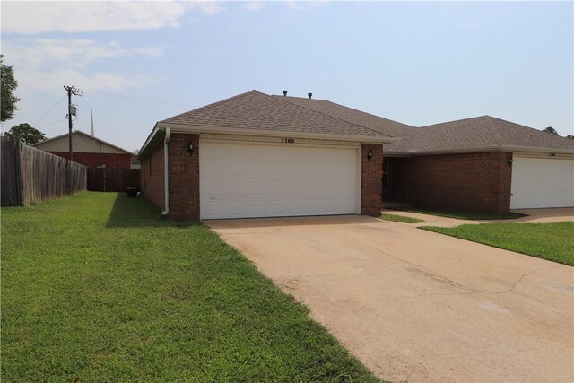 view of front of home featuring a garage and a front yard