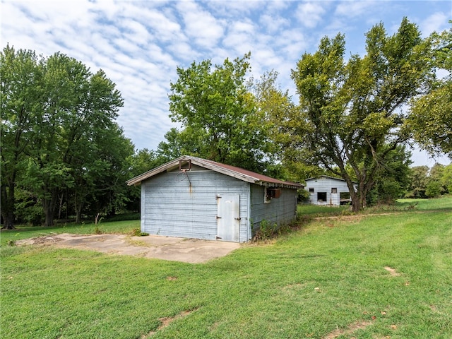 exterior space with a yard