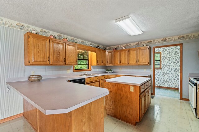 kitchen featuring a textured ceiling, a kitchen island, kitchen peninsula, and light tile patterned floors