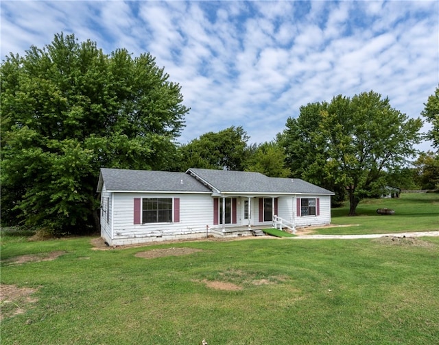 single story home featuring a front lawn