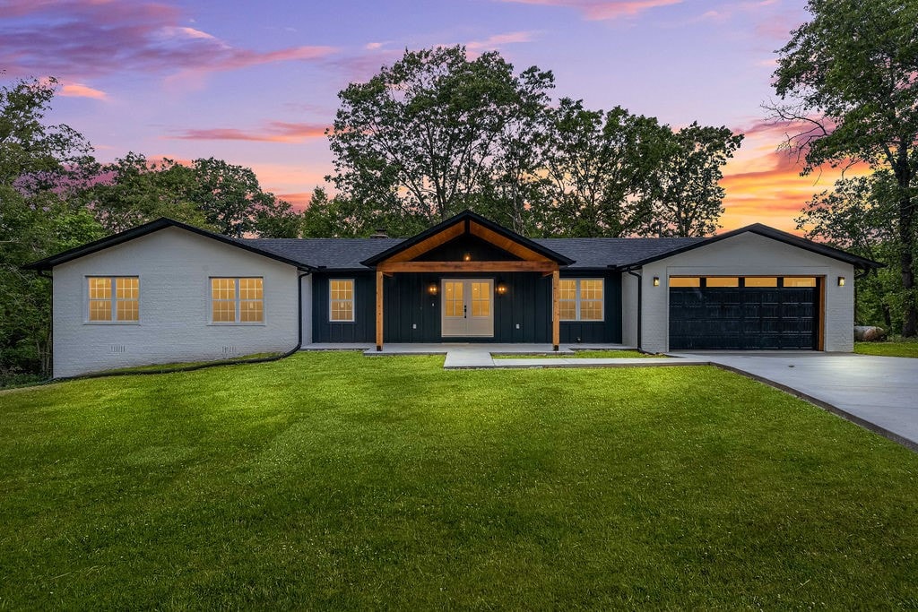 view of front of home with a lawn and a garage