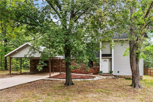 view of front facade with a carport