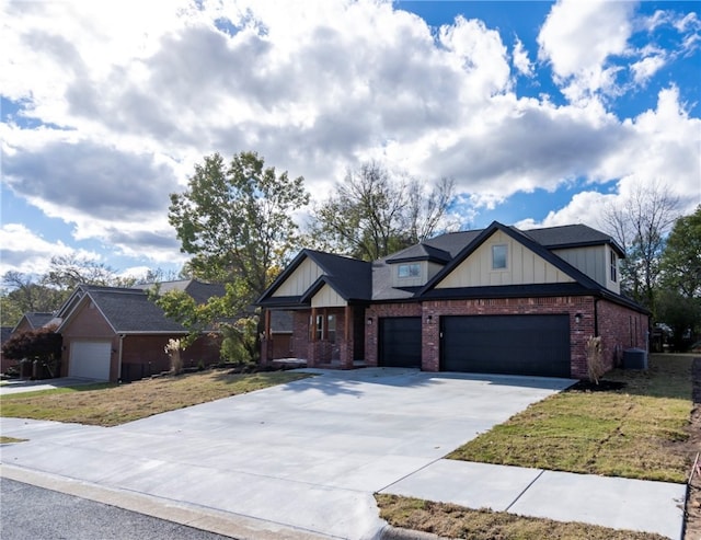 view of front of property featuring a front lawn