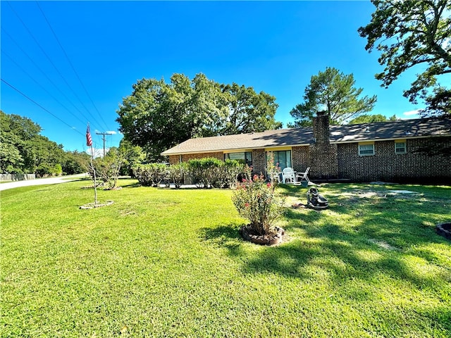 exterior space featuring a front yard