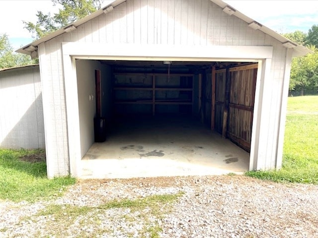 view of detached garage