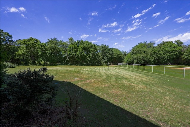 view of yard featuring a rural view