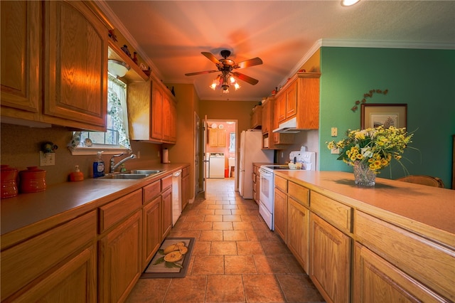 kitchen featuring white appliances, independent washer and dryer, sink, ceiling fan, and ornamental molding