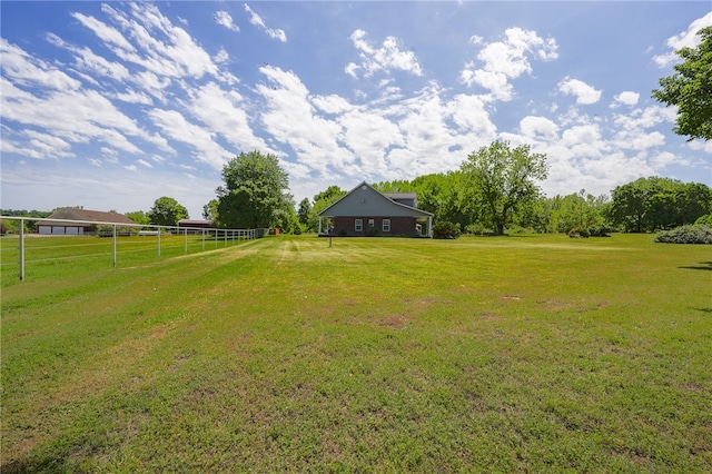 view of yard featuring a rural view