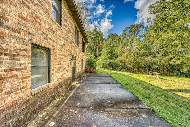 view of yard with a patio area