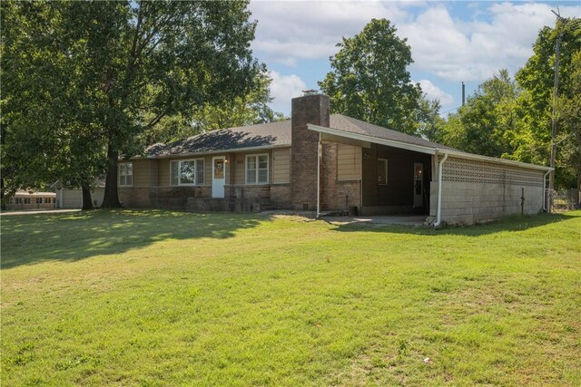 view of front of home featuring a front yard