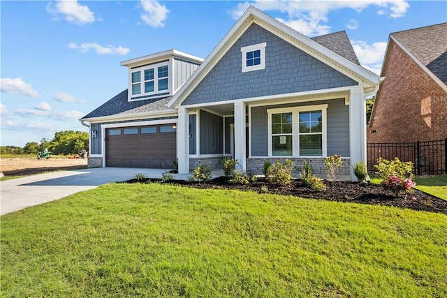 view of front of home featuring a front lawn and covered porch